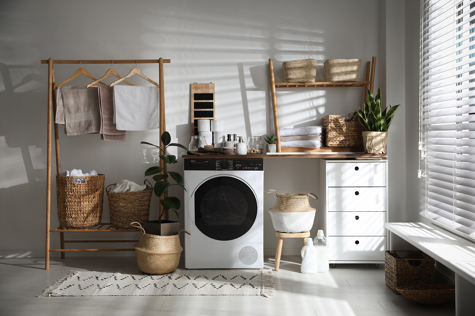 Łazienka w stylu boho z suszarką Kernau KFD 8503.1