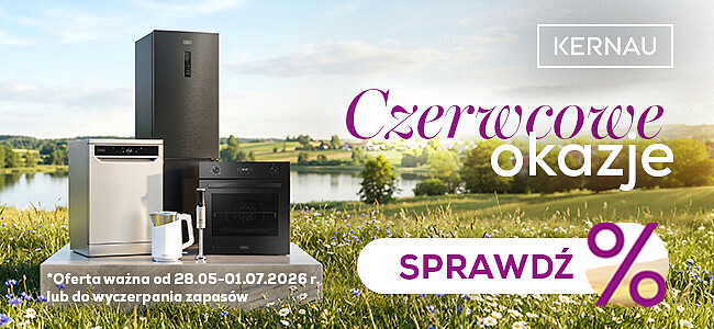 Urządzenia AGD na podeście na łące w czerwcu